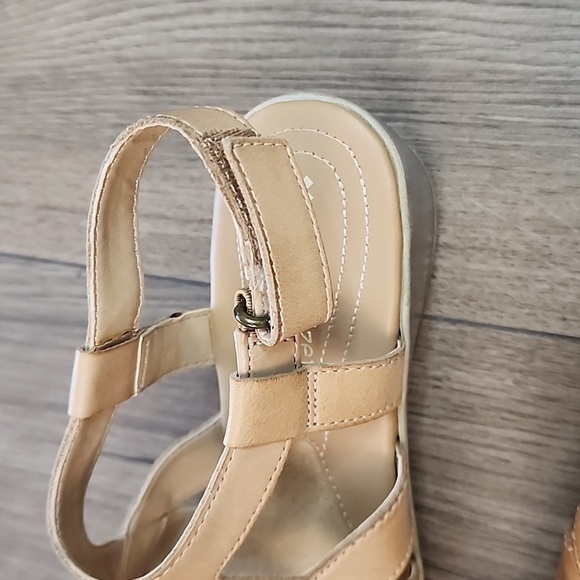 Naturalizer Sandals - Colour: Tan Size: 6M - Picture 4 of 5